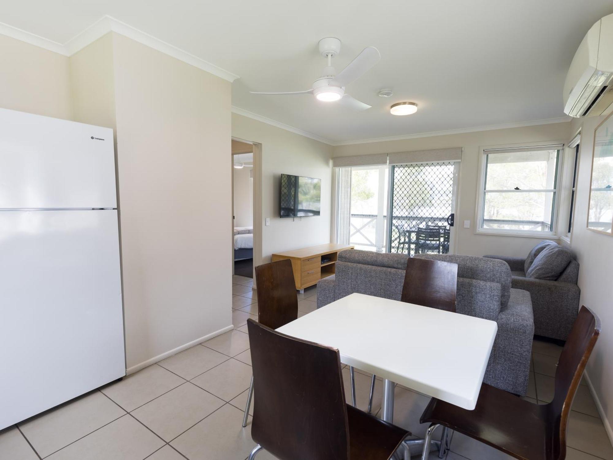 Nrma Lake Somerset Holiday Park Kilcoy Room photo