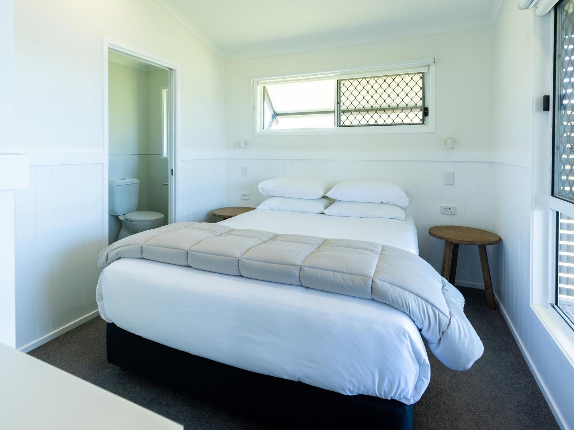 Nrma Lake Somerset Holiday Park Kilcoy Room photo