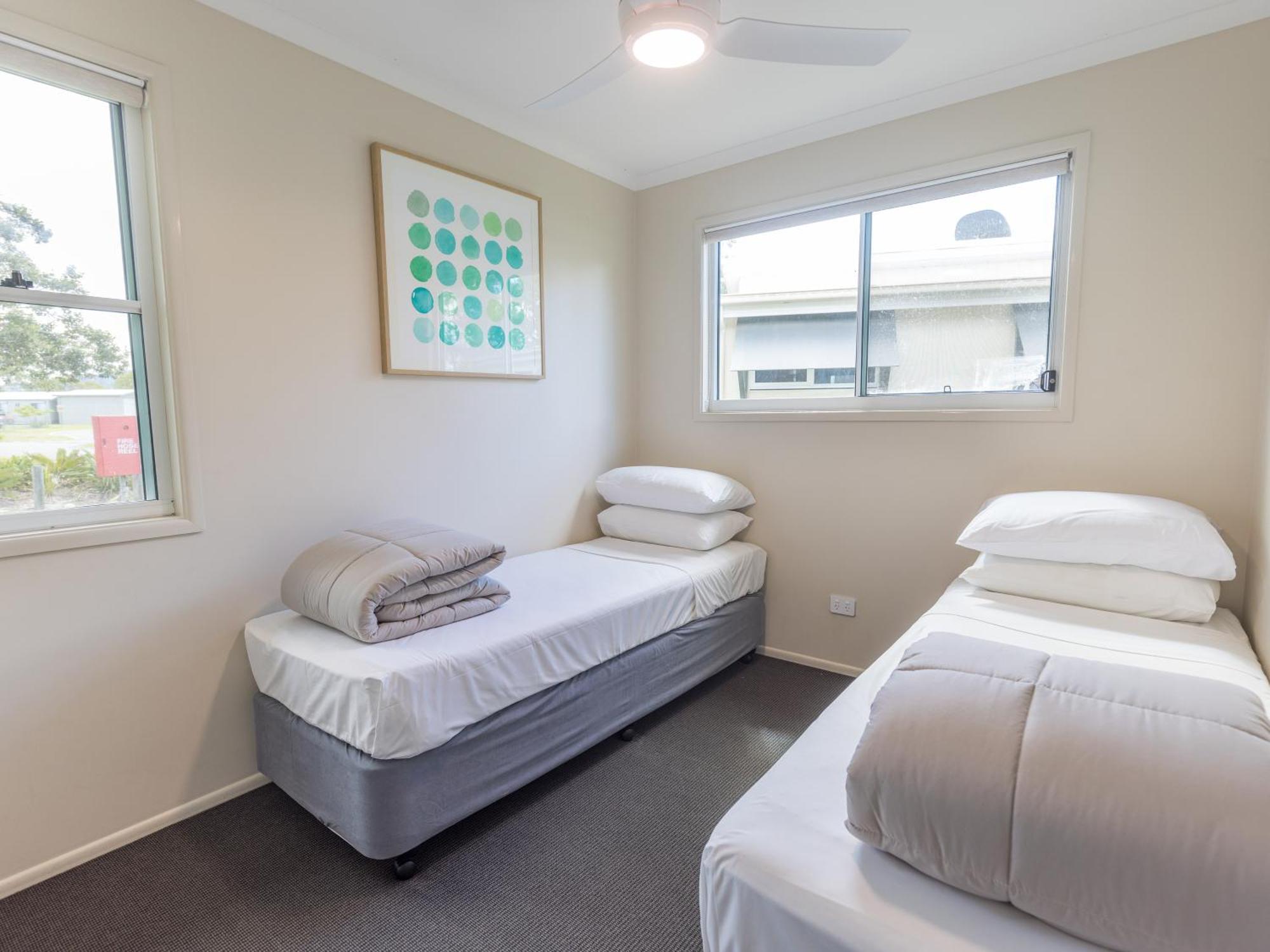 Nrma Lake Somerset Holiday Park Hotel Kilcoy Room photo